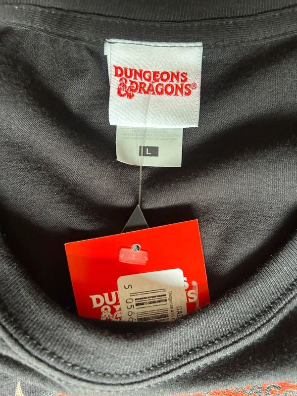 Dungeons & Dragons Adventure Awaits Graphic T Shirt Mens Large Fantasy RPG Tee