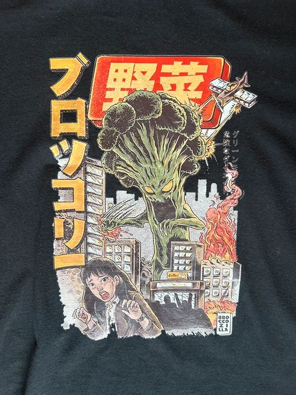 Japanese Kaiju Horror Graphic T shirt black anime monster city print tee size S
